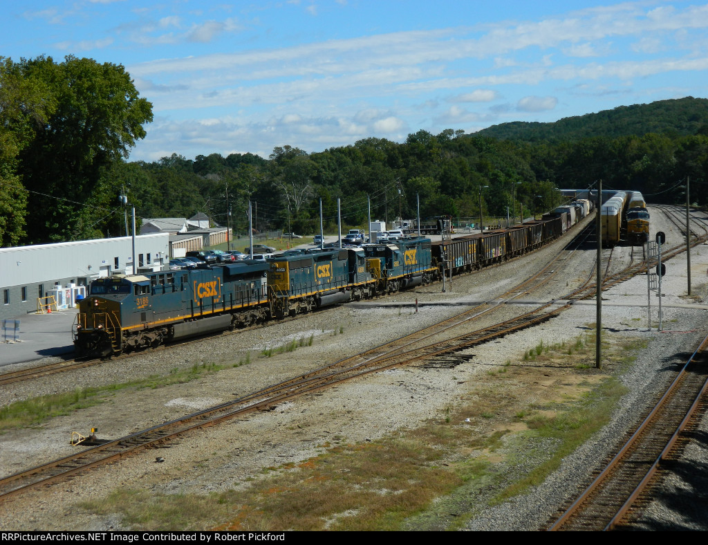 CSX 3186 (ES44AC-H) 4058 (SD40-3) 2692 (GP38-2)